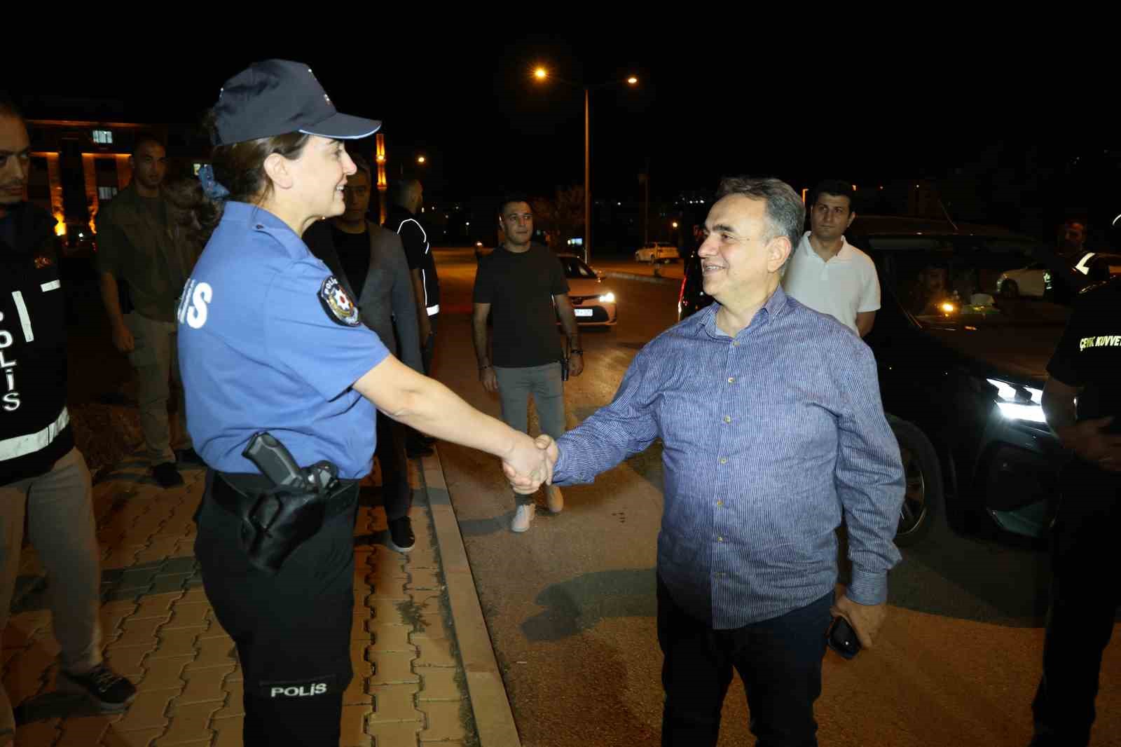 ELAZIĞ EMNİYET MÜDÜRÜ KARAN, ÖĞRENCİ YURT ÇEVRESİNİ İNCELEDİ, AYDINLATMA EKSİKLİĞİ İÇİN GÖRÜŞME YAPTI
