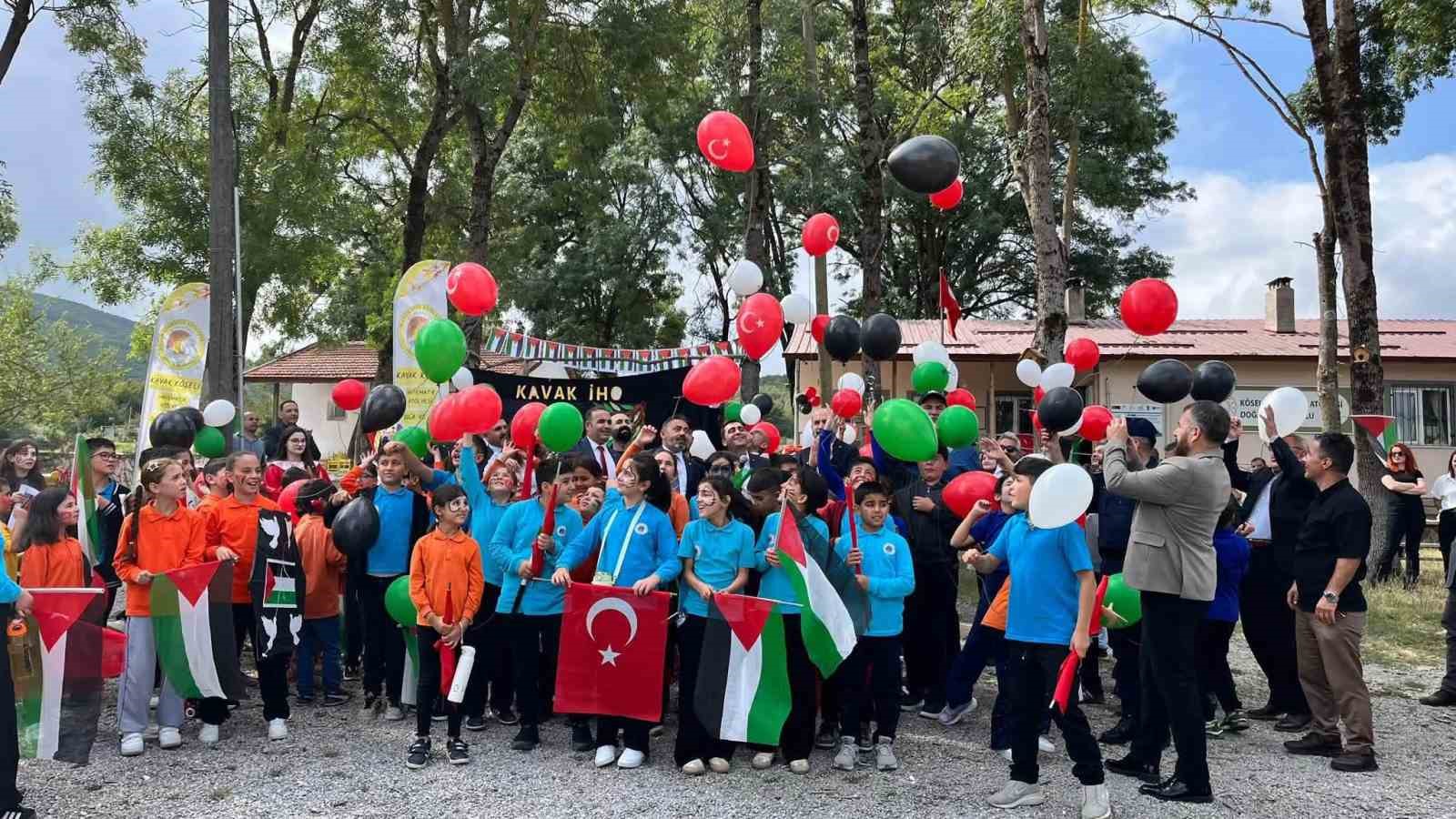 GAZZELİ ÇOCUKLAR İÇİN GÖKYÜZÜNE UMUT UÇURULDU