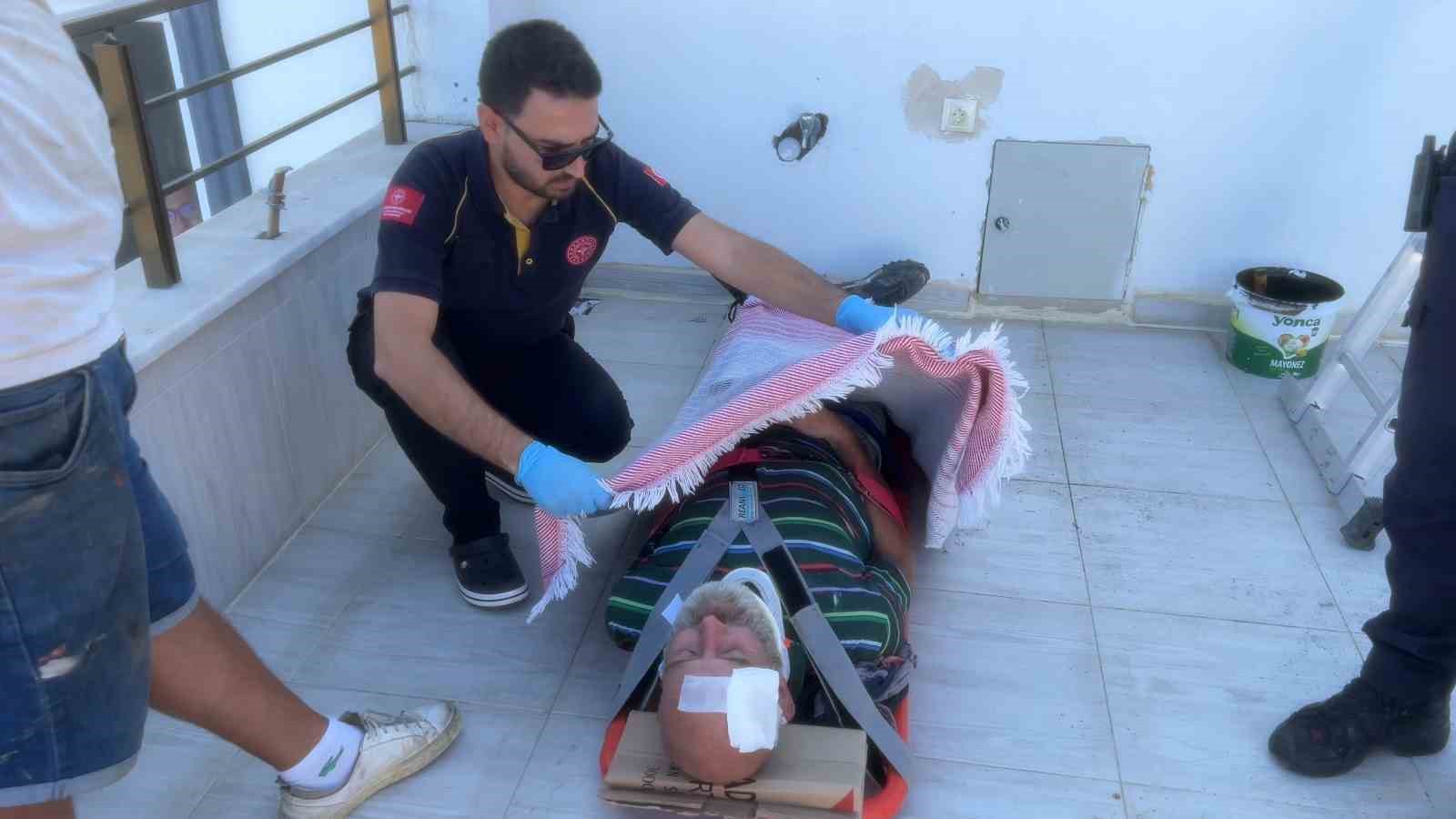 BURSA’DA TADİLAT SIRASINDA BALKONA DÜŞEN İŞÇİ YARALANDI