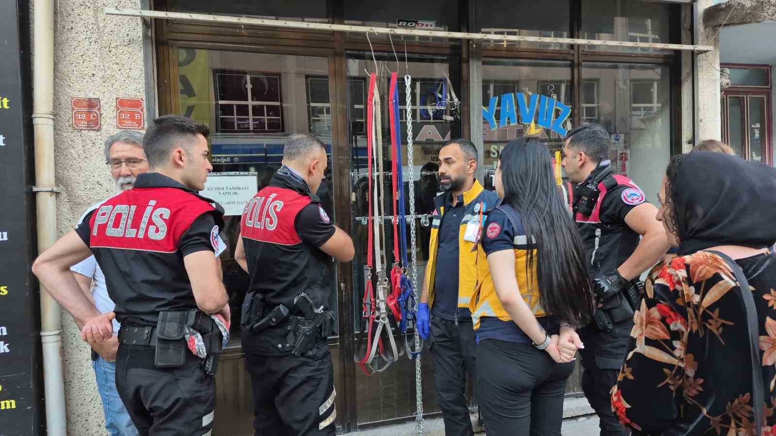 DÜKKÂNINDA ÖLDÜ VEYA BAYILDI DİYE ENDİŞE EDİLEN ESNAF SANAYİDE ÇIKTI