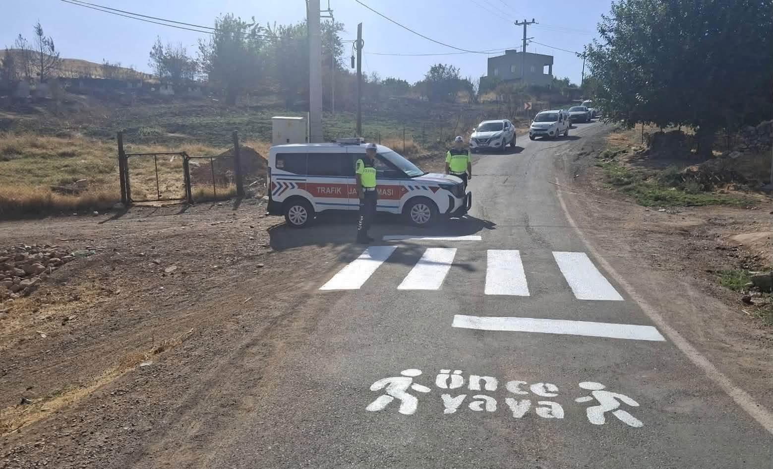 KURTALAN’DA OKUL ÖNLERİNDE YAYA GEÇİDİ ÇALIŞMASI