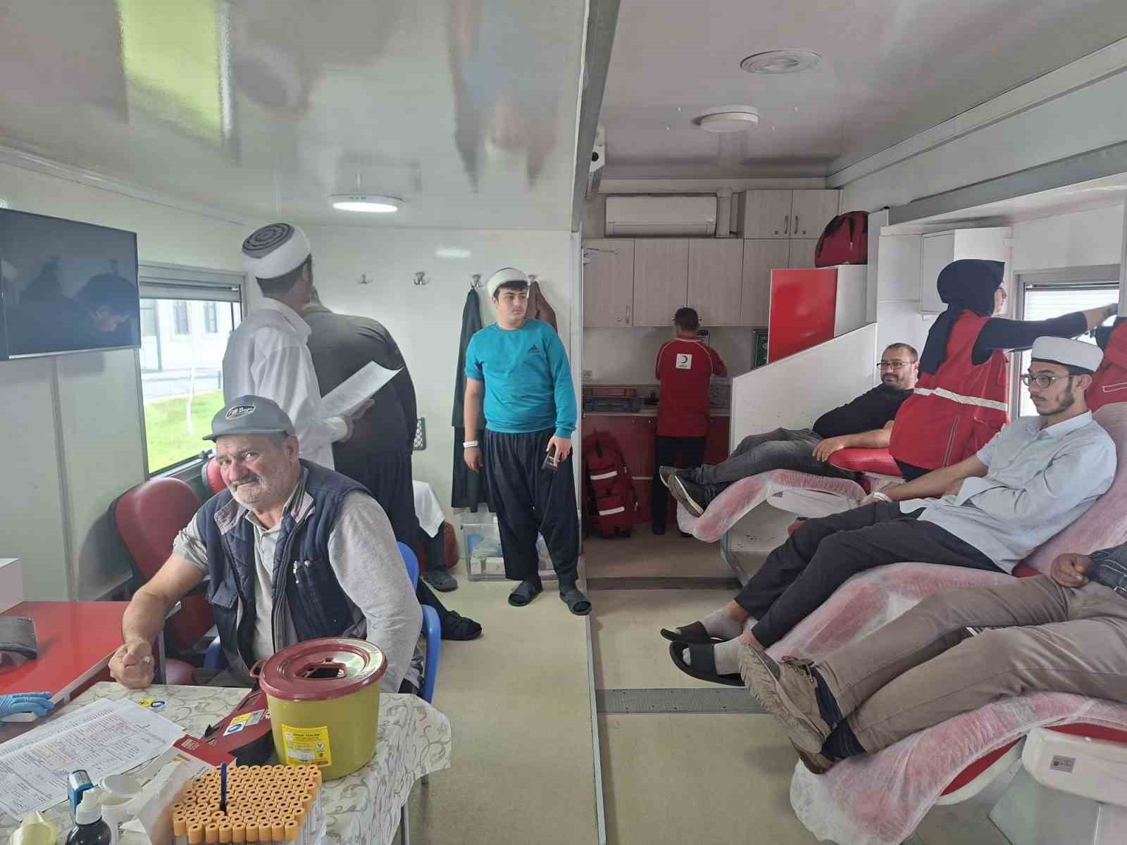 AZİZİYE NİZAMİYE EĞİTİM KURUMLARI’NDA KAN BAĞIŞI SEFERBERLİĞİ