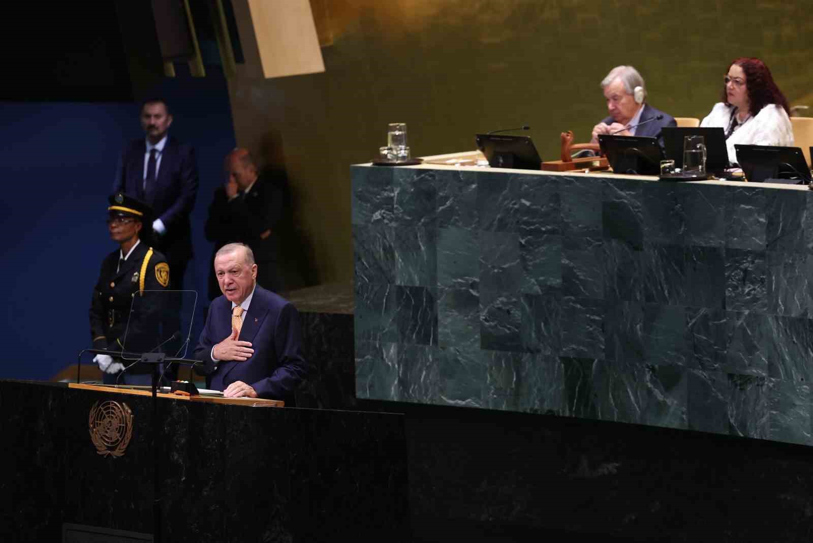 CUMHURBAŞKANI ERDOĞAN: "BİZLER, TIPKI GEÇEN YIL OLDUĞU GİBİ ÖZGÜR VE EGEMEN FİLİSTİN DEVLETİ’NİN SESİ OLACAK, FİLİSTİN HALKININ MÜCADELESİNİ BU KÜRSÜDEN DÜNYAYA DUYURMAYA DEVAM EDECEĞİZ"