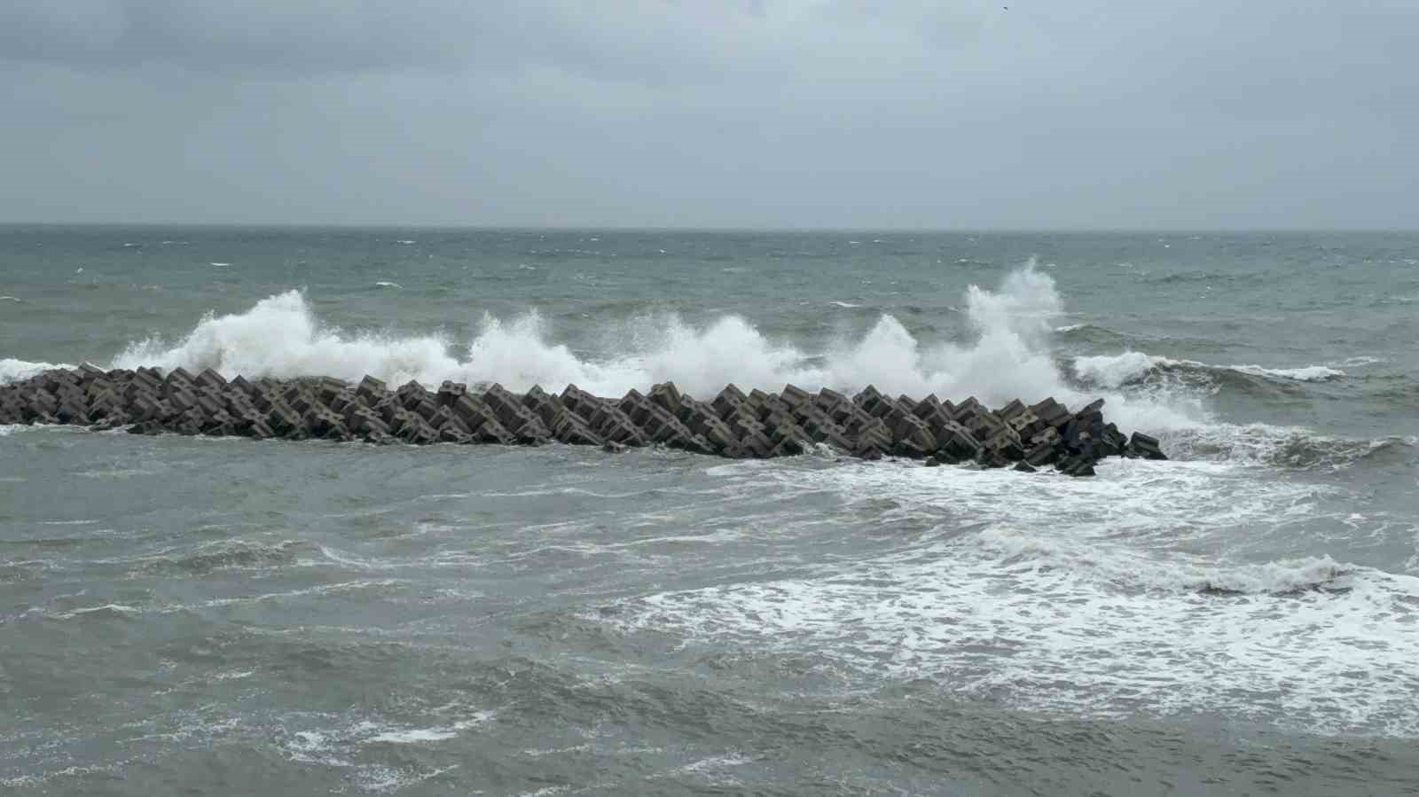 BATI KARADENİZ’DE FIRTINA ALARMI