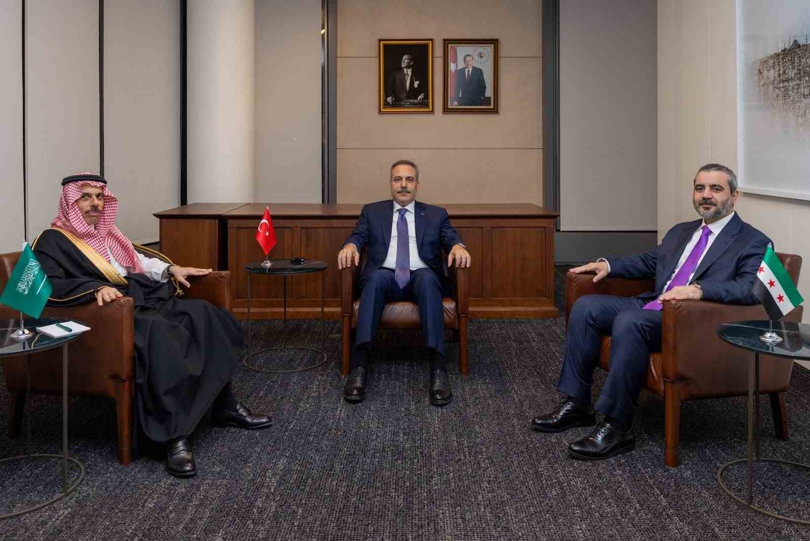 BAKAN FİDAN, SURİYELİ VE SUUDİ MEVKİDAŞIYLA ÜÇLÜ TOPLANTIYA EV SAHİPLİĞİ YAPTI