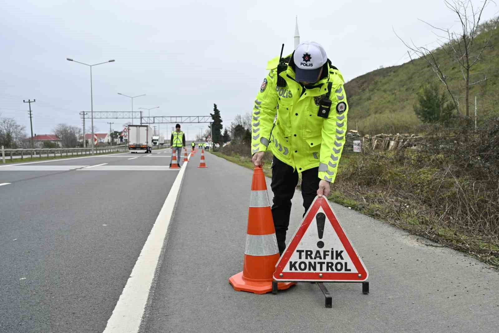 ORDU’DA TRAFİK DENETİMLERİ: BİR HAFTADA 15 BİNE YAKIN ARAÇ VE SÜRÜCÜSÜ DENETLENDİ