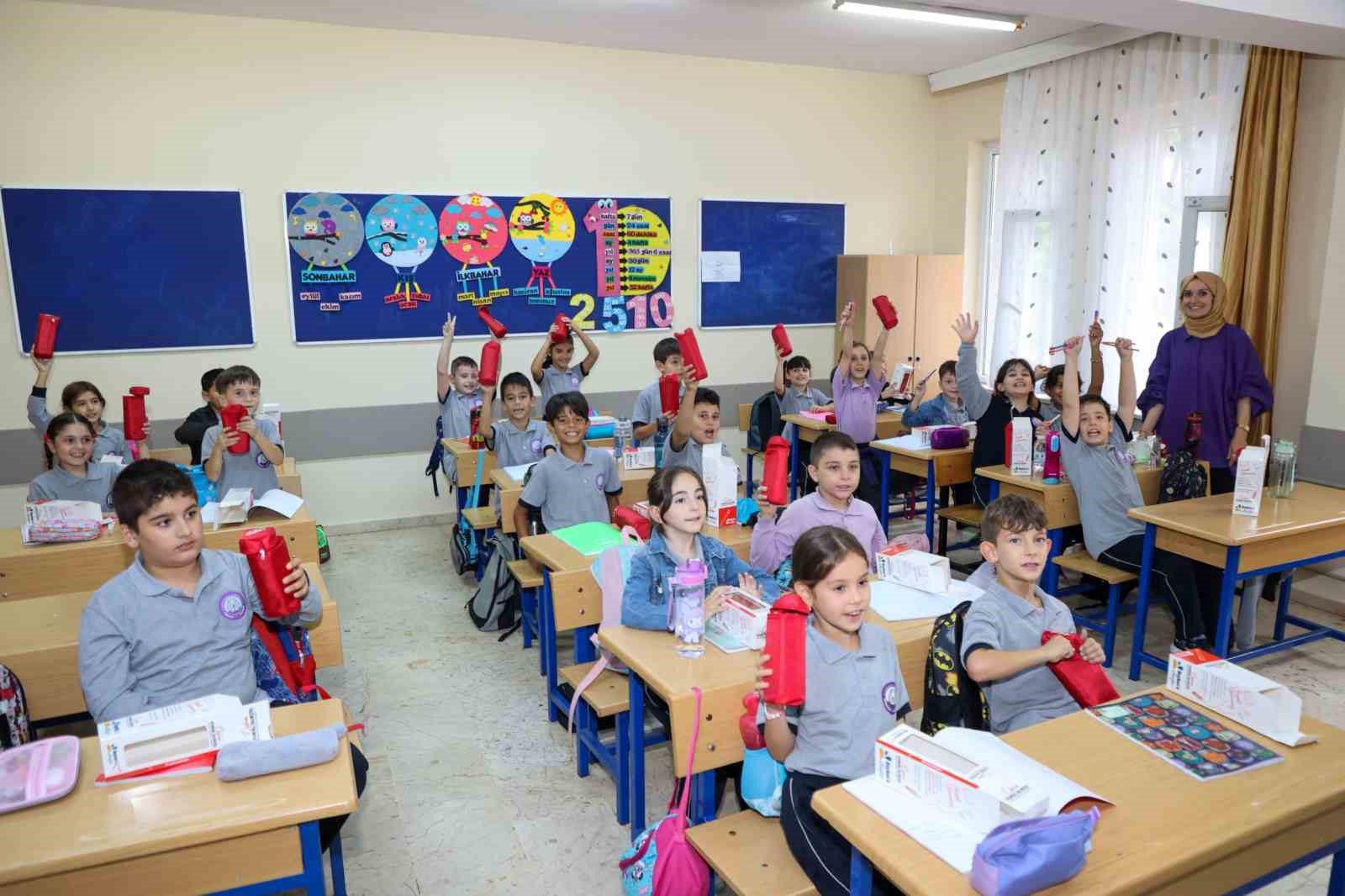 BEYKOZ BELEDİYESİ’NDEN 30 BİN ÖĞRENCİYE KALEM KUTUSU SETİ VE BİN 777 ÖĞRENCİYE NAKDİ YARDIM