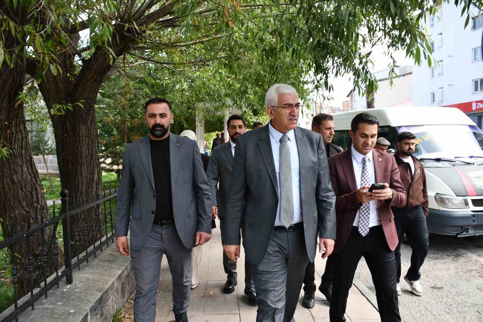 TÜRKİYE YÜZYILI BULUŞMALARI İÇİN KARS’A GELEN AK PARTİ ERZURUM MİLLETVEKİLİ ÖZ, SARIKAMIŞ’TA ESNAF VE TEŞKİLATLA BULUŞTU