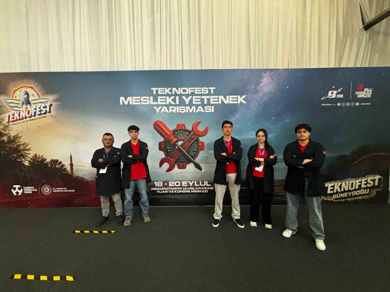 TEKNOFEST 2026 DİYARBAKIR FİNALLERİNDE İZMİR RÜZGARI