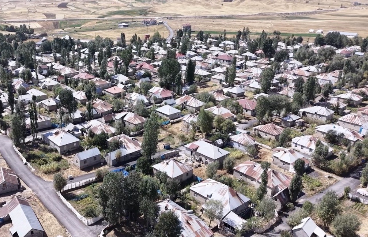 YÜKSEKOVA’NIN SİMETRİK GÜZELLİĞİ: DOĞANLI KÖYÜ