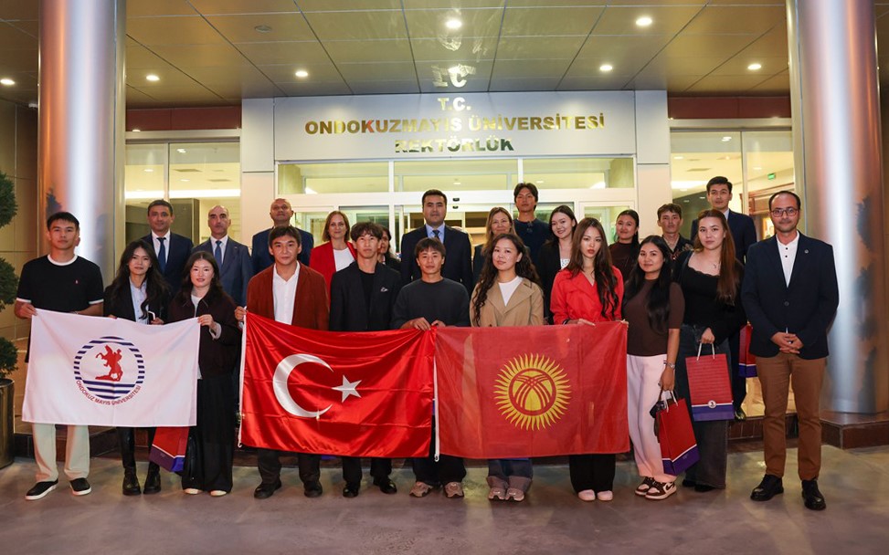 OMÜ’DE KIRGIZ ÖĞRENCİLERLE BAŞKONSOLOS BULUŞMASI
