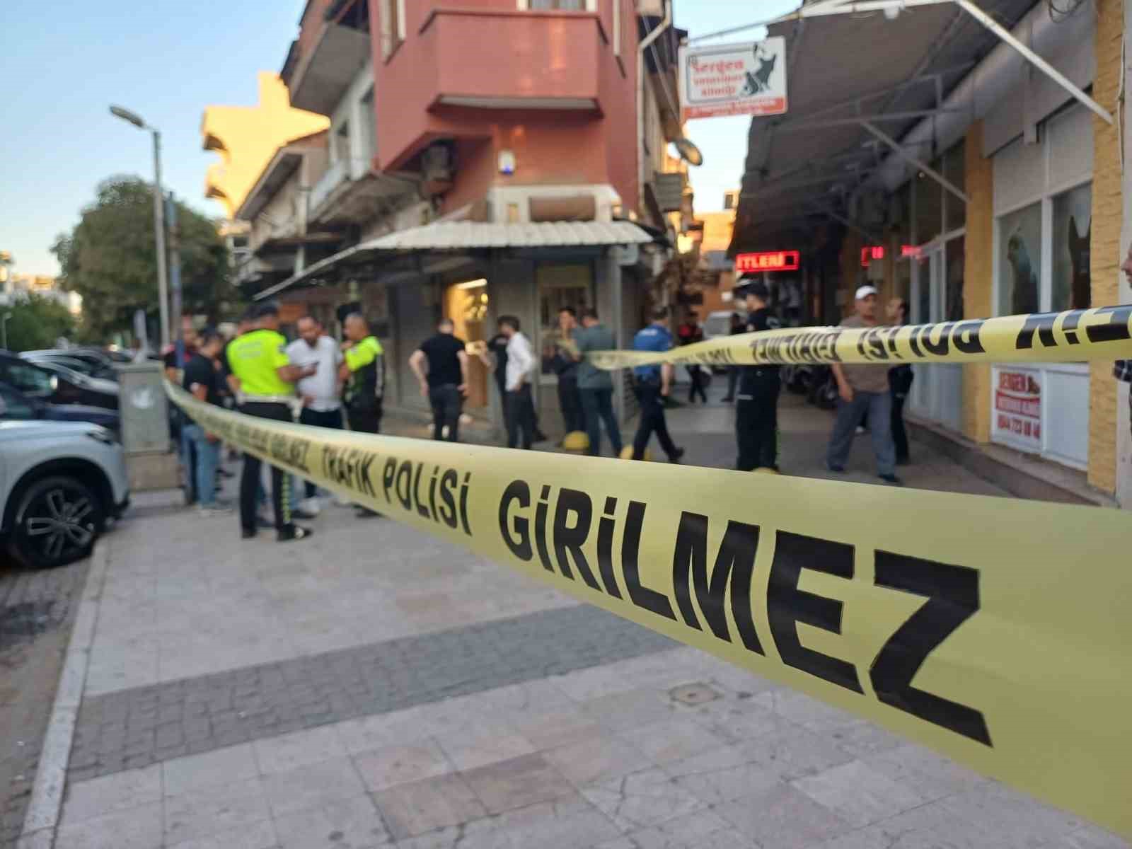 MANİSA’DAKİ KUYUMCUYA SİLAHLA SOYGUN GİRİŞİMİNDE BULUNAN ŞÜPHELİ TUTUKLANDI