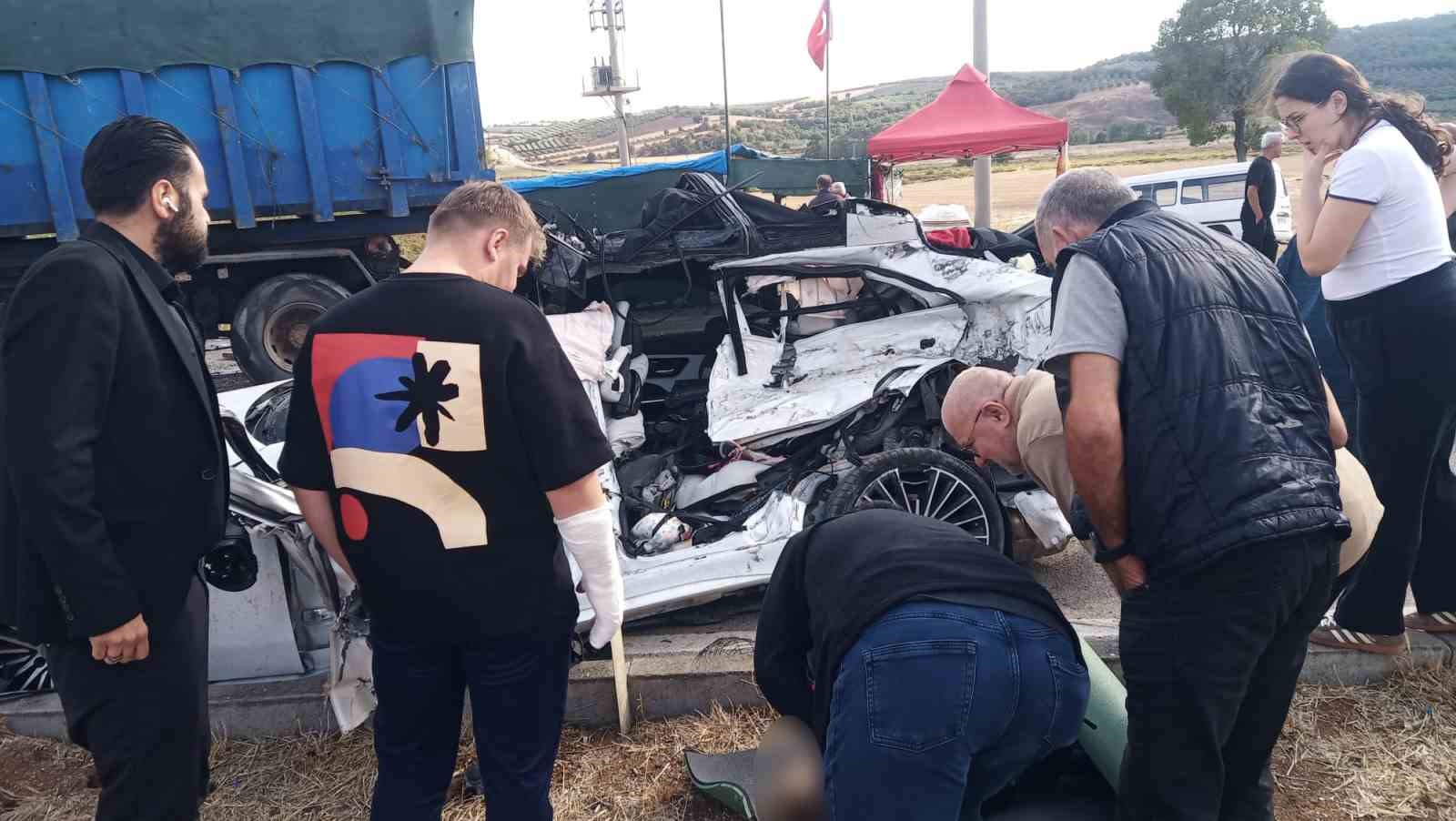BANDIRMA’DA FECİ KAZA: HAMİLE KADIN VE 3 YAŞINDAKİ KIZI HAYATINI KAYBETTİ