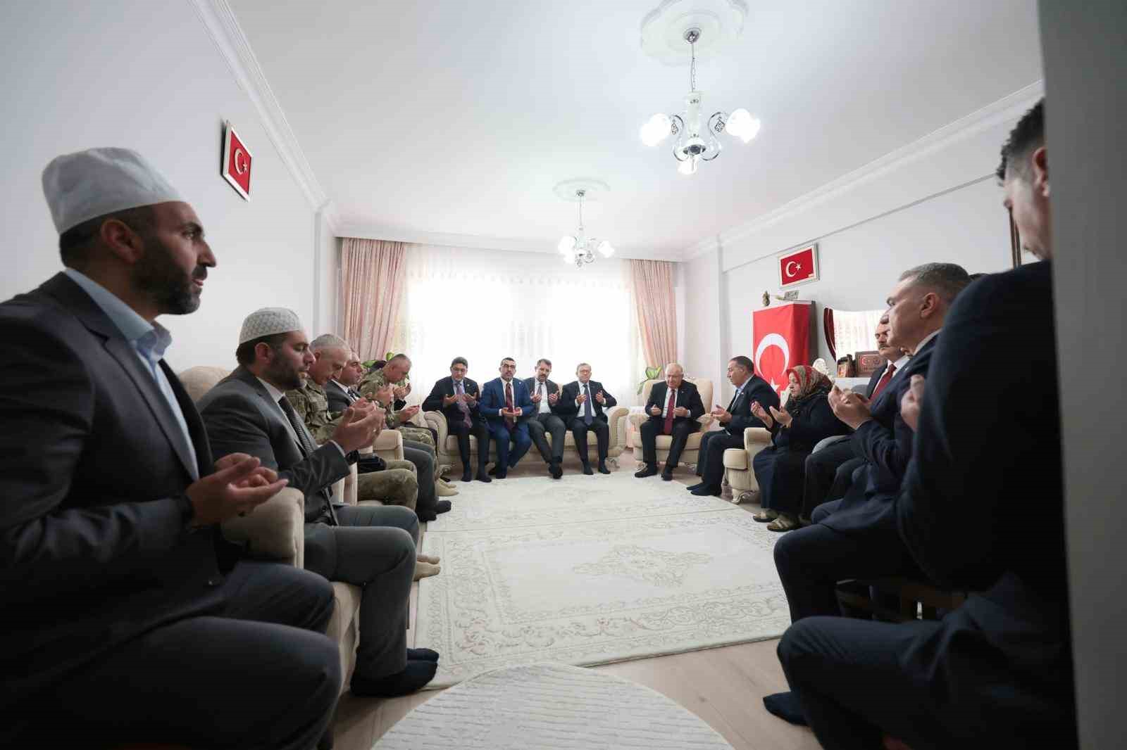 BAKAN GÜLER, ŞEHİT JANDARMA ER EMİN POLAT’IN BABA OCAĞINI ZİYARET ETTİ