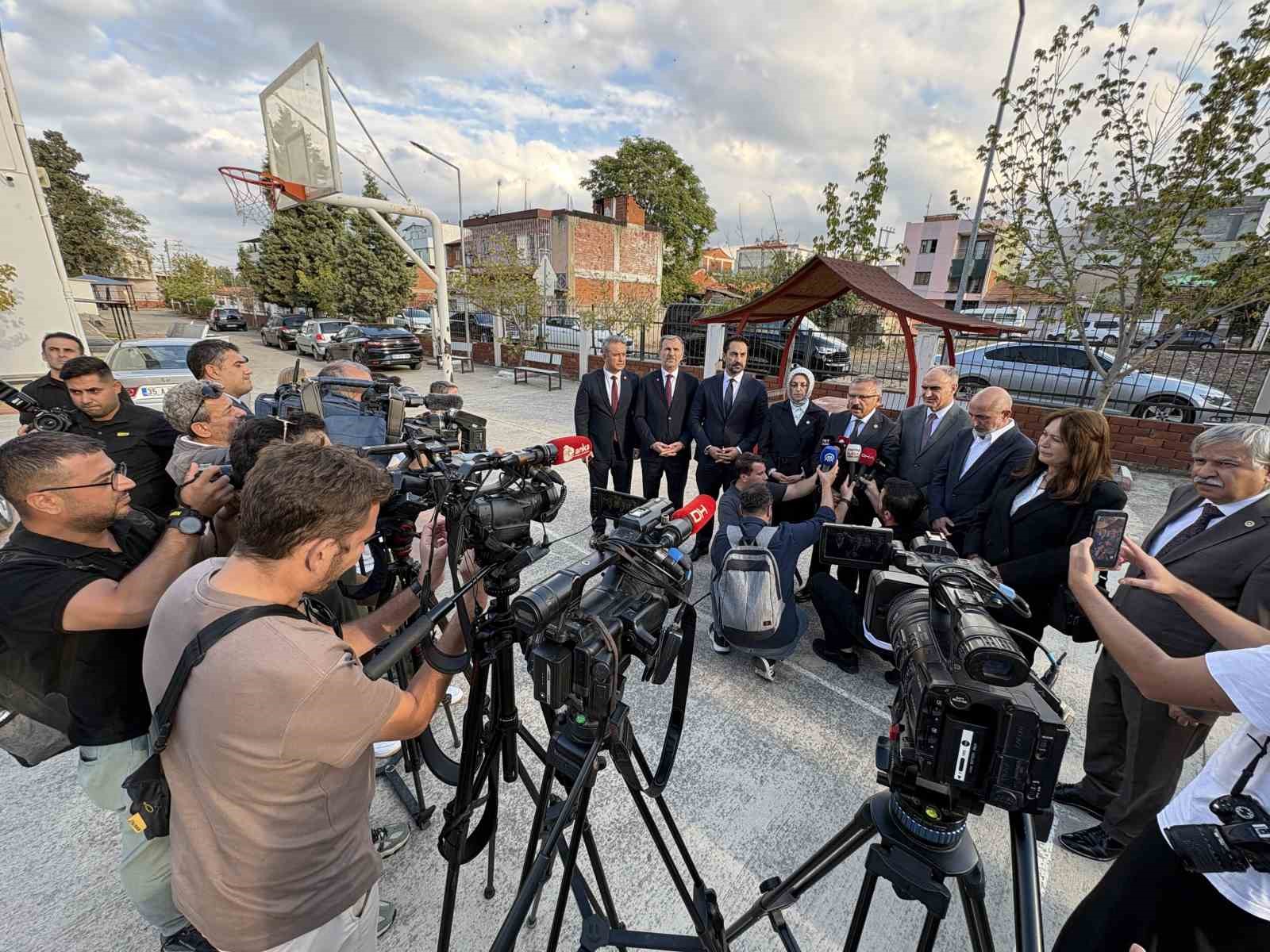 TURGUTLU’DAKİ SALDIRI SONRASI ’HİTLER VE GAMALI HAÇ’ UYARISI