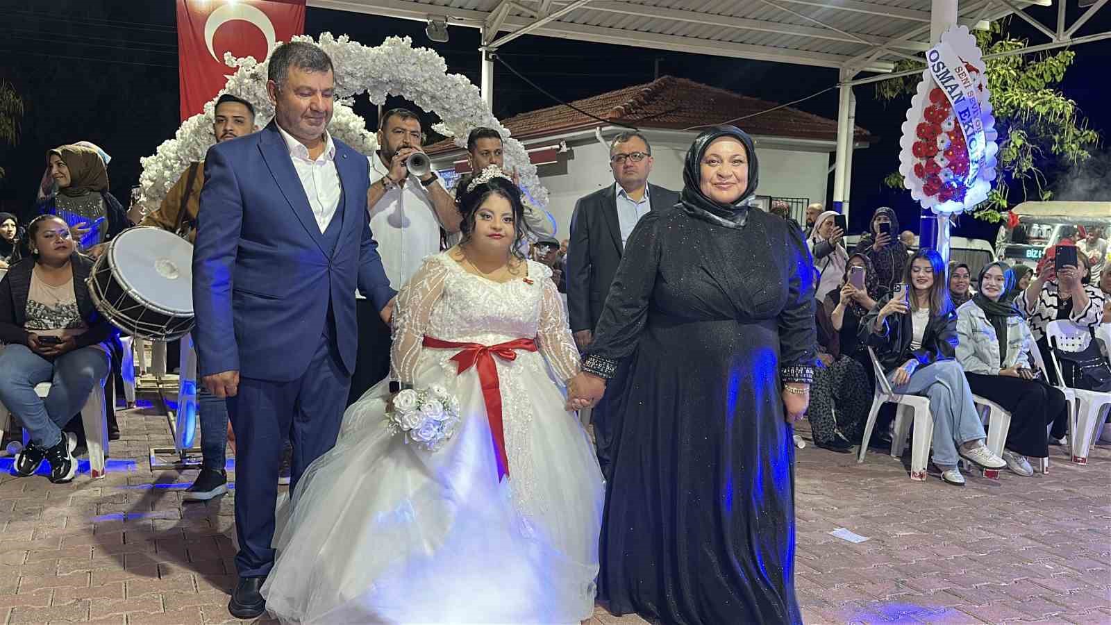 DOWN SENDROMLU GENÇ KIZIN TEMSİLİ DÜĞÜNÜNDE DUYGU DOLU ANLAR YAŞANDI