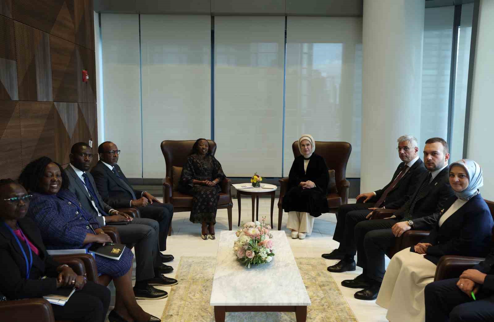 EMİNE ERDOĞAN, KENYA CUMHURBAŞKANI’NIN EŞİ RACHEL RUTO İLE GÖRÜŞTÜ