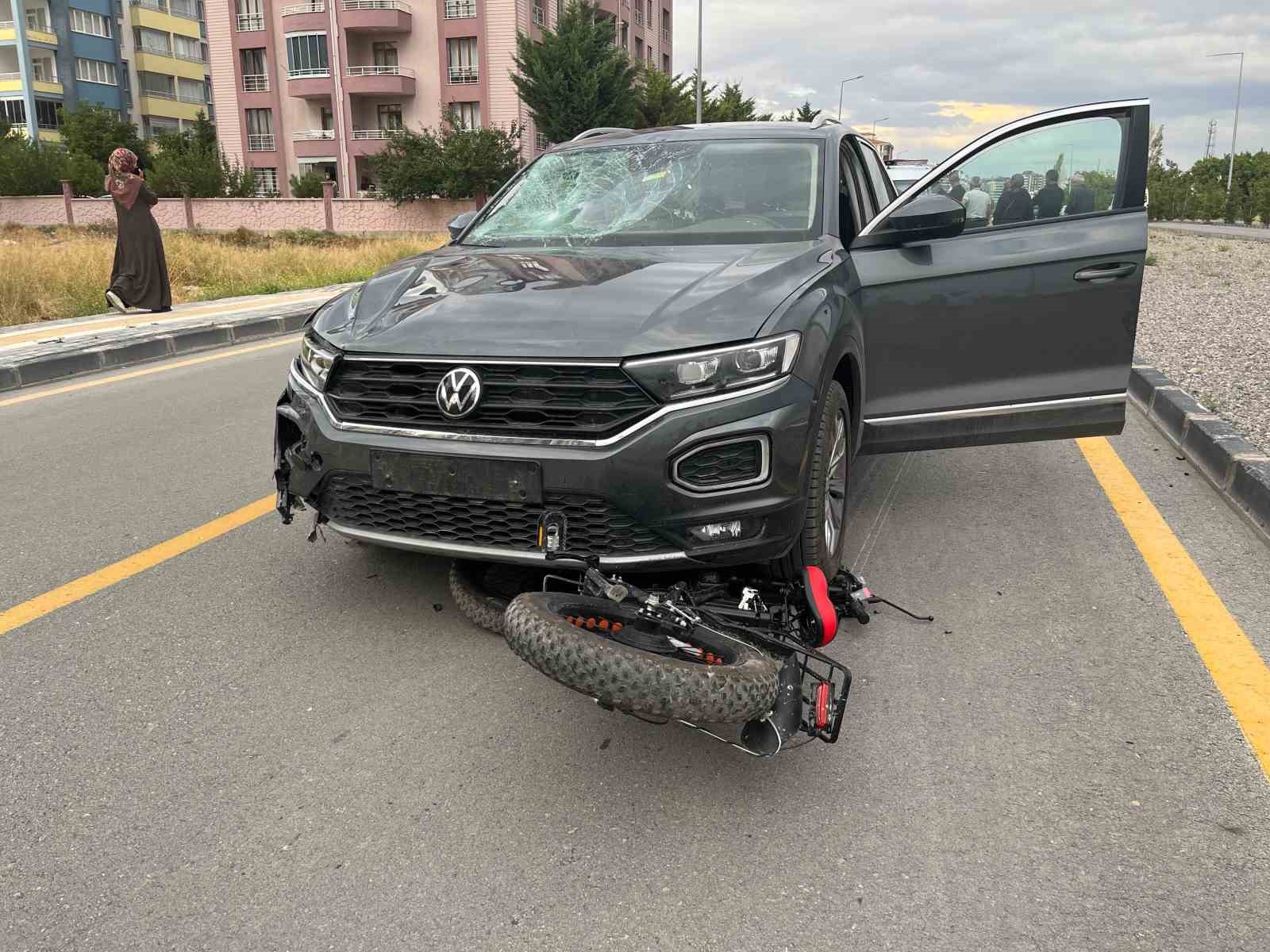 NİĞDE’DE OTOMOBİL İLE ELEKTRİKLİ BİSİKLET ÇARPIŞTI: 1 YARALI