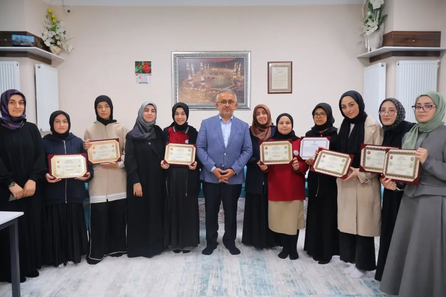 BAYBURT’TA HAFIZLIK EĞİTİMİNİ TAMAMLAYAN ÖĞRENCİLERE BELGELERİ VERİLDİ
