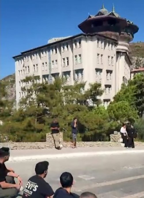 KUŞADASI’NDA BEŞ YILDIZLI OTELDE MAAŞ KRİZİ