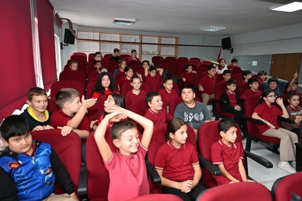 ÖĞRENCİLER "KÖYÜMÜZDE ŞENLİK VAR" PROJESİYLE BİLİMLE BULUŞTU