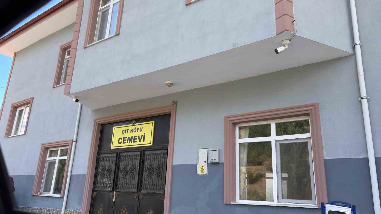 ANKARA’DA BİR ARAÇTA ÖLÜ BULUNAN ŞAHISLAR TOPRAĞA VERİLDİ