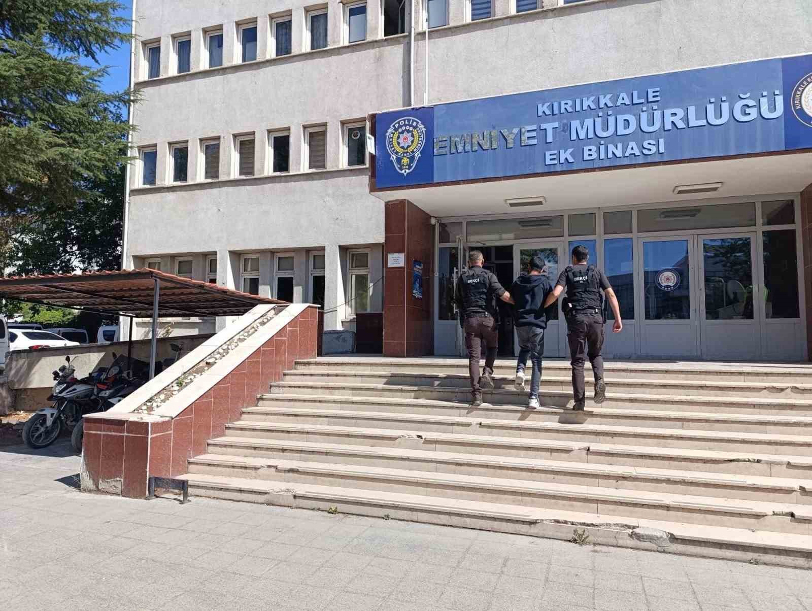 KIRIKKALE’DE HIRSIZLIK SUÇUNDAN ARANAN 2 HÜKÜMLÜ YAKALANDI