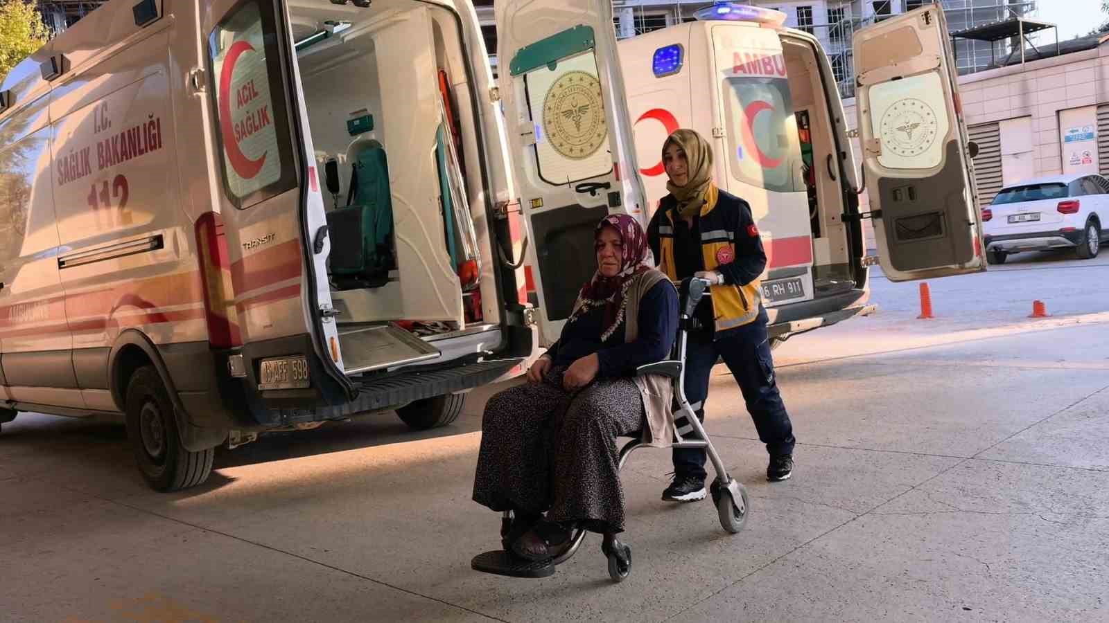 BURSA’DA OTOMOBİL DERE YATAĞINA UÇTU: 5 YARALI