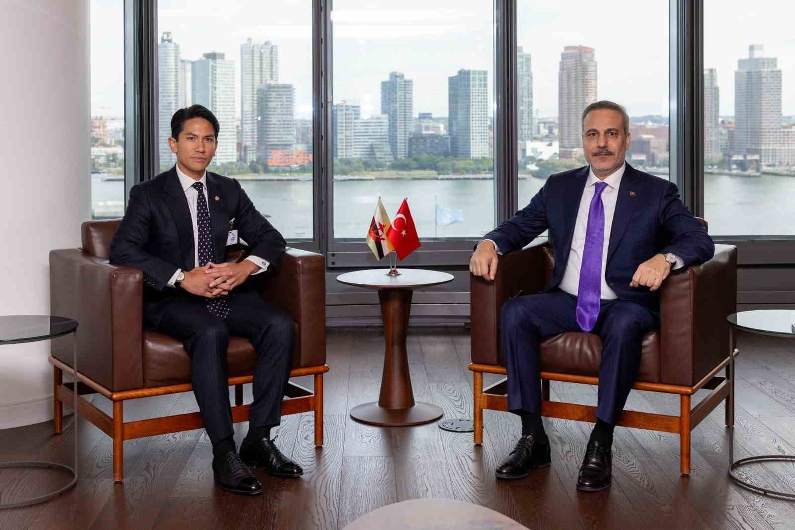 BAKAN FİDAN, BRUNEİ DIŞİŞLERİ BAKANI MATEEN İLE BİR ARAYA GELDİ
