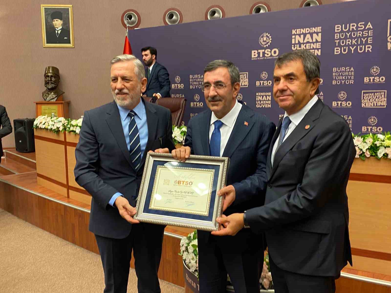 CUMHURBAŞKANI YARDIMCISI YILMAZ BURSA İŞ DÜNYASININ TEMSİLCİLERİYLE BİR ARAYA GELDİ