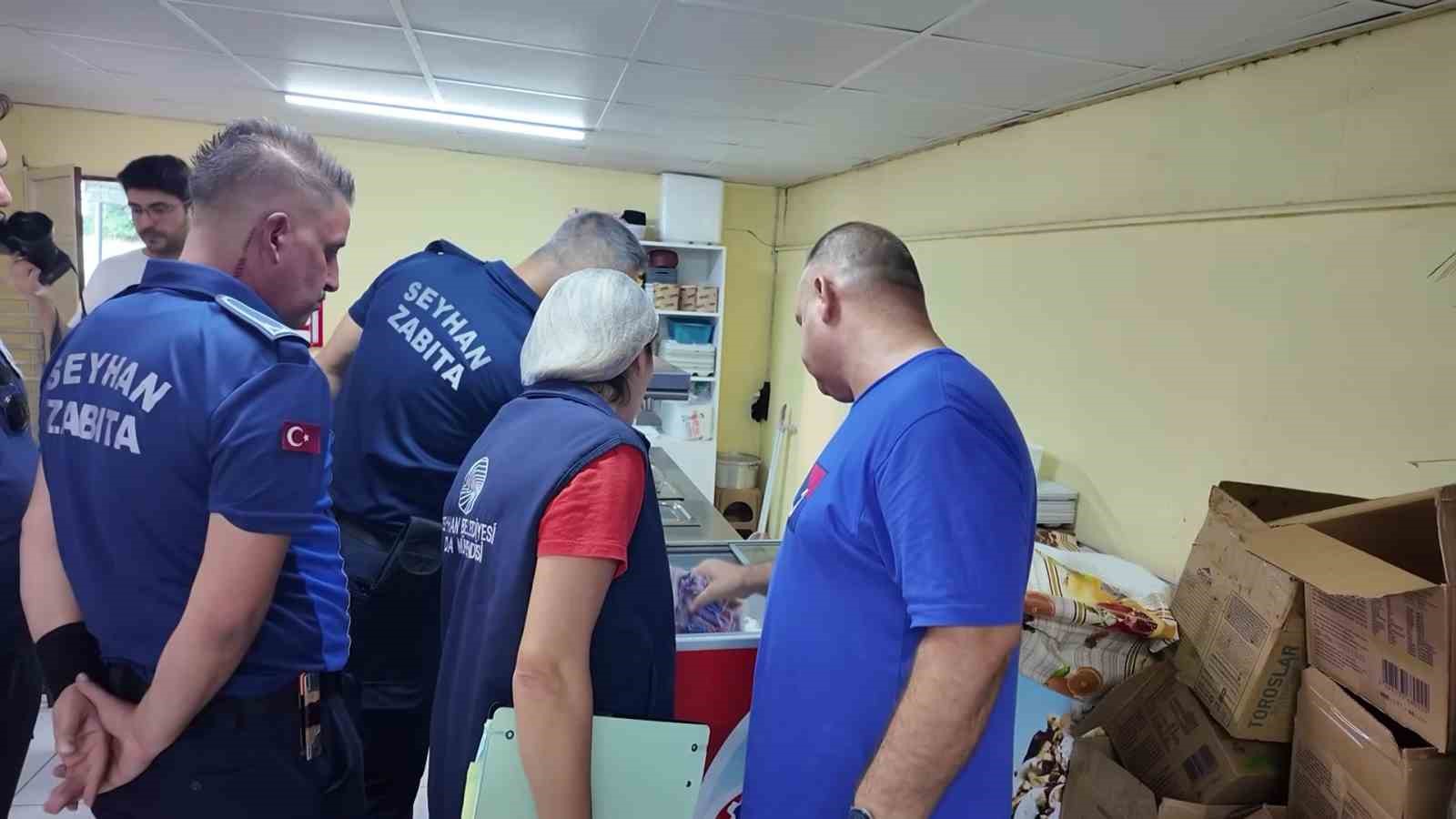 ADANA’DA OKUL KANTİNLERİ MERCEK ALTINDA: YASAKLI GIDALAR TEK TEK DENETLENDİ
