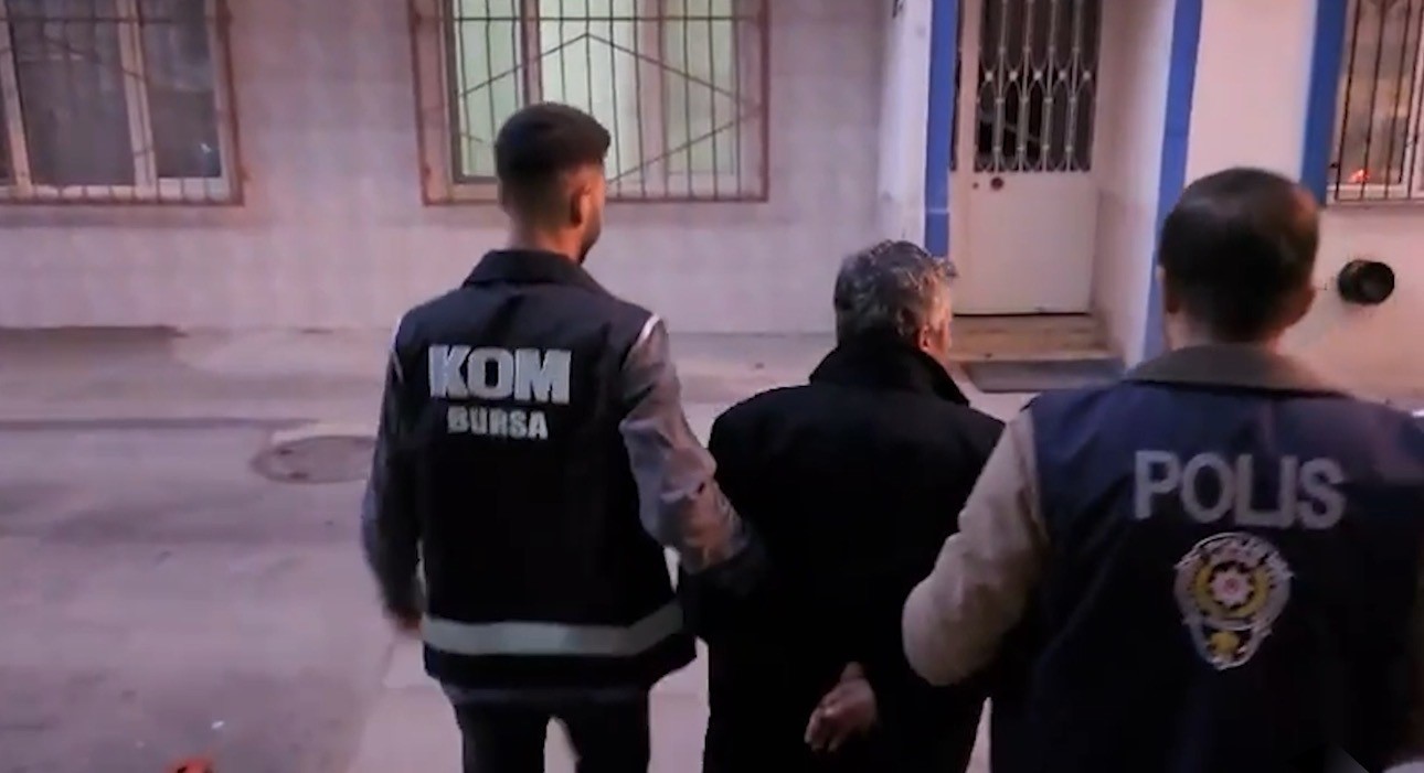 BURSA’DA SAĞLIKÇILARI EV SAHİBİ YAPMA VAADİYLE DOLANDIRAN ŞAHISLARA DEV OPERASYON