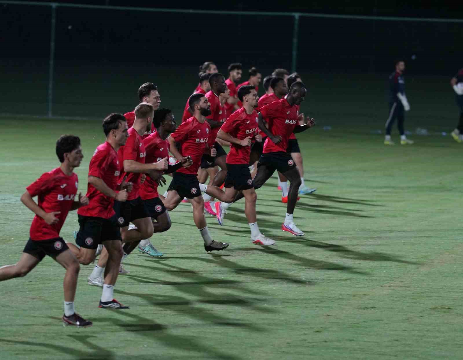 BURAK YILMAZ, ÇORUM FK BAŞINDA İLK ANTRENMANINA ÇIKTI