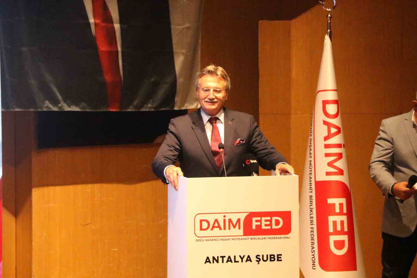 ESKİ DEVLET BAKANI KÜRŞAD TÜZMEN: "ANTALYA YAPI STOKU OLARAK CİDDİ SIKINTILARI OLAN BİR ŞEHİR"