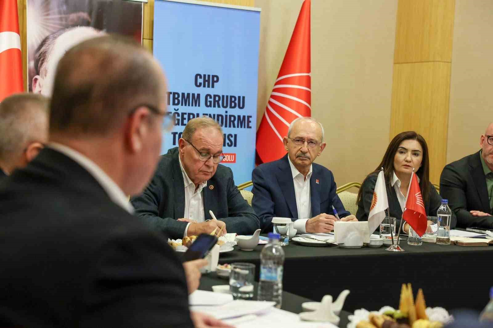KILIÇDAROĞLU, BOLU’DA TBMM GRUBU YÖNETİM KURULU TOPLANTISINA BAŞKANLIK ETTİ