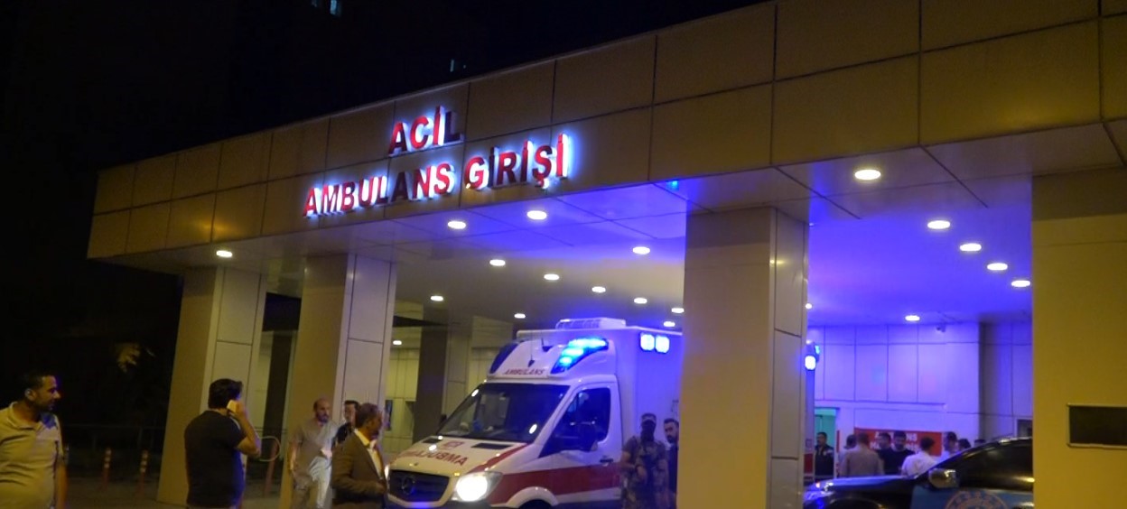 ERCİŞ’TE TAKLA ATAN OTOMOBİLİN SÜRÜCÜSÜ AĞIR YARALANDI