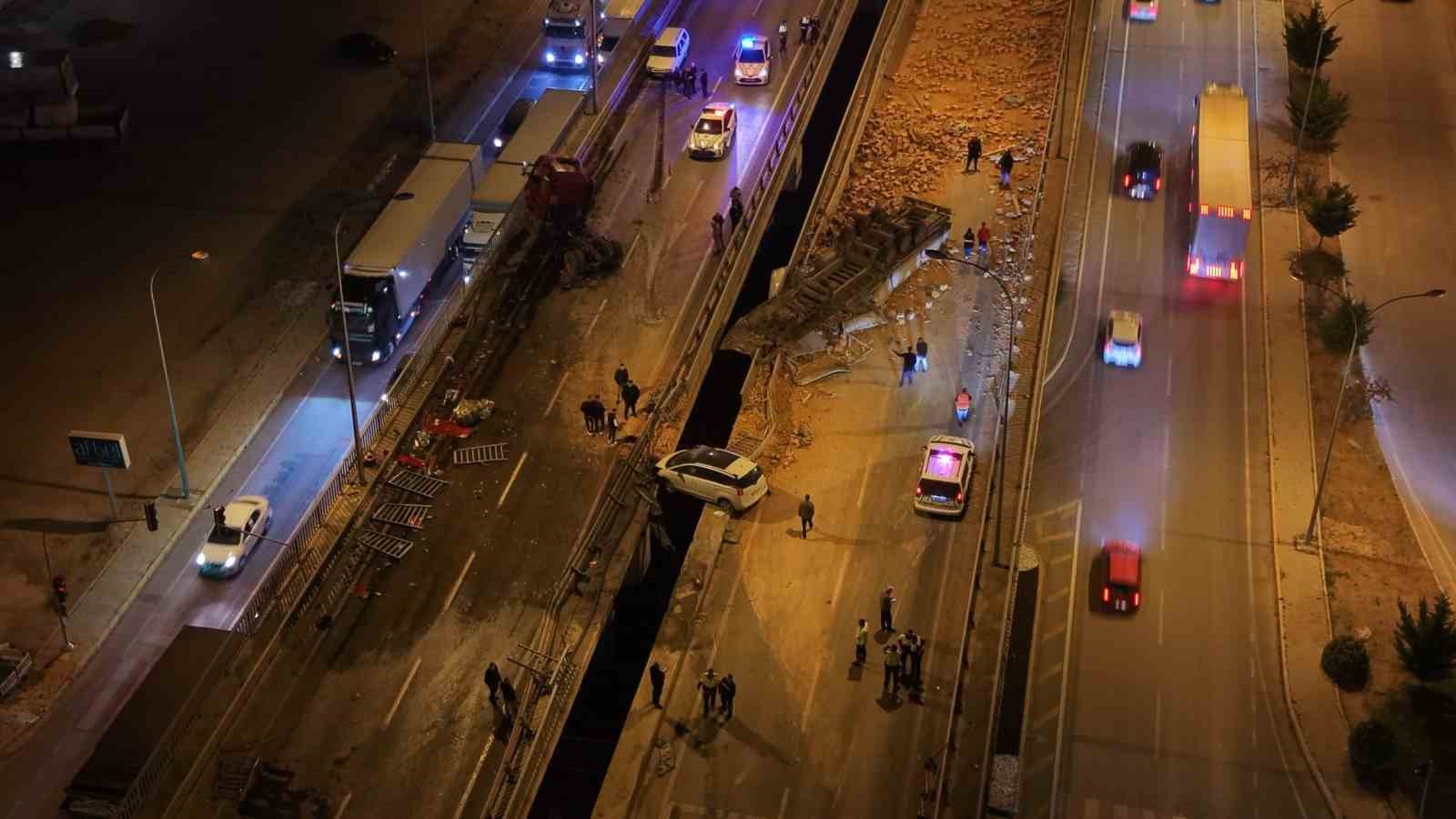 AFYONKARAHİSAR’DA TIR İLE OTOMOBİLLER ÇARPIŞTI: 1 ÖLÜ, 7 YARALI