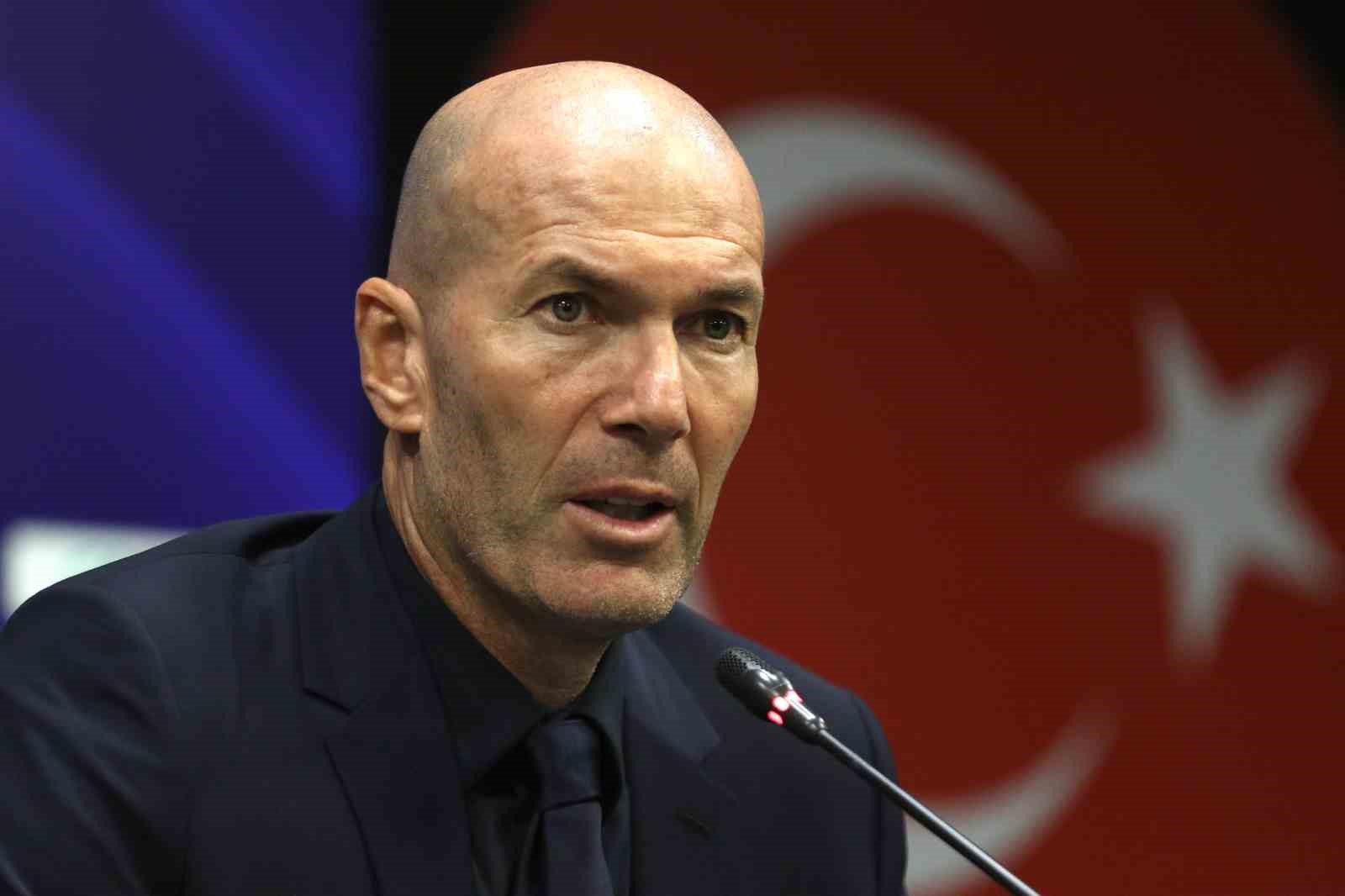 ZİNEDİNE ZİDANE: "MBAPPE KAMPTAN AYRILMAK ZORUNDA KALDI"