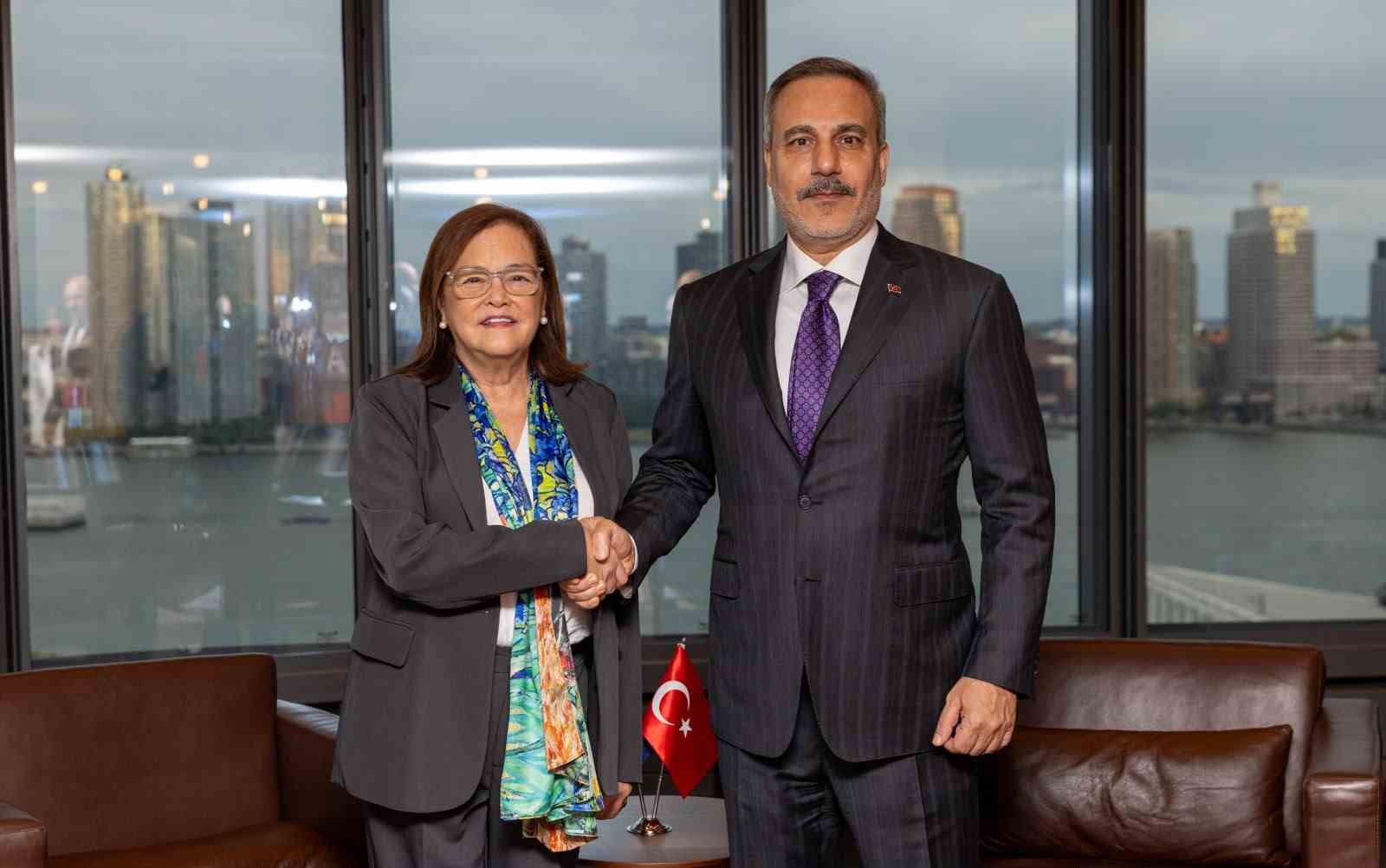 BAKAN FİDAN, EL SALVADORLU MEVKİDAŞI İLE GÖRÜŞTÜ