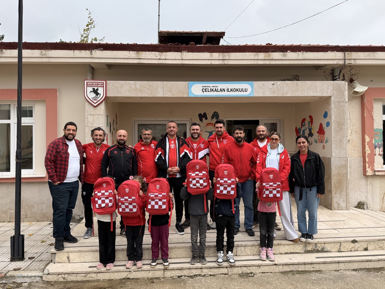 KIRSAL MAHALLE OKULLARINA ÇANTA KAMPANYASI