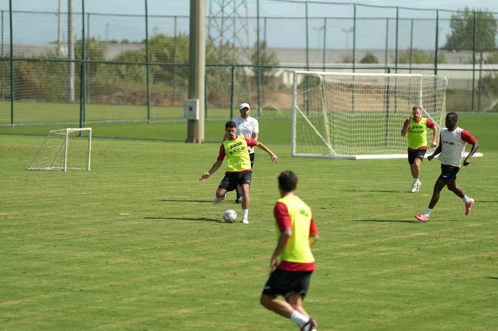 ÇORUM FK GÜNÜN İLK ANTRENMANINI TAMAMLADI