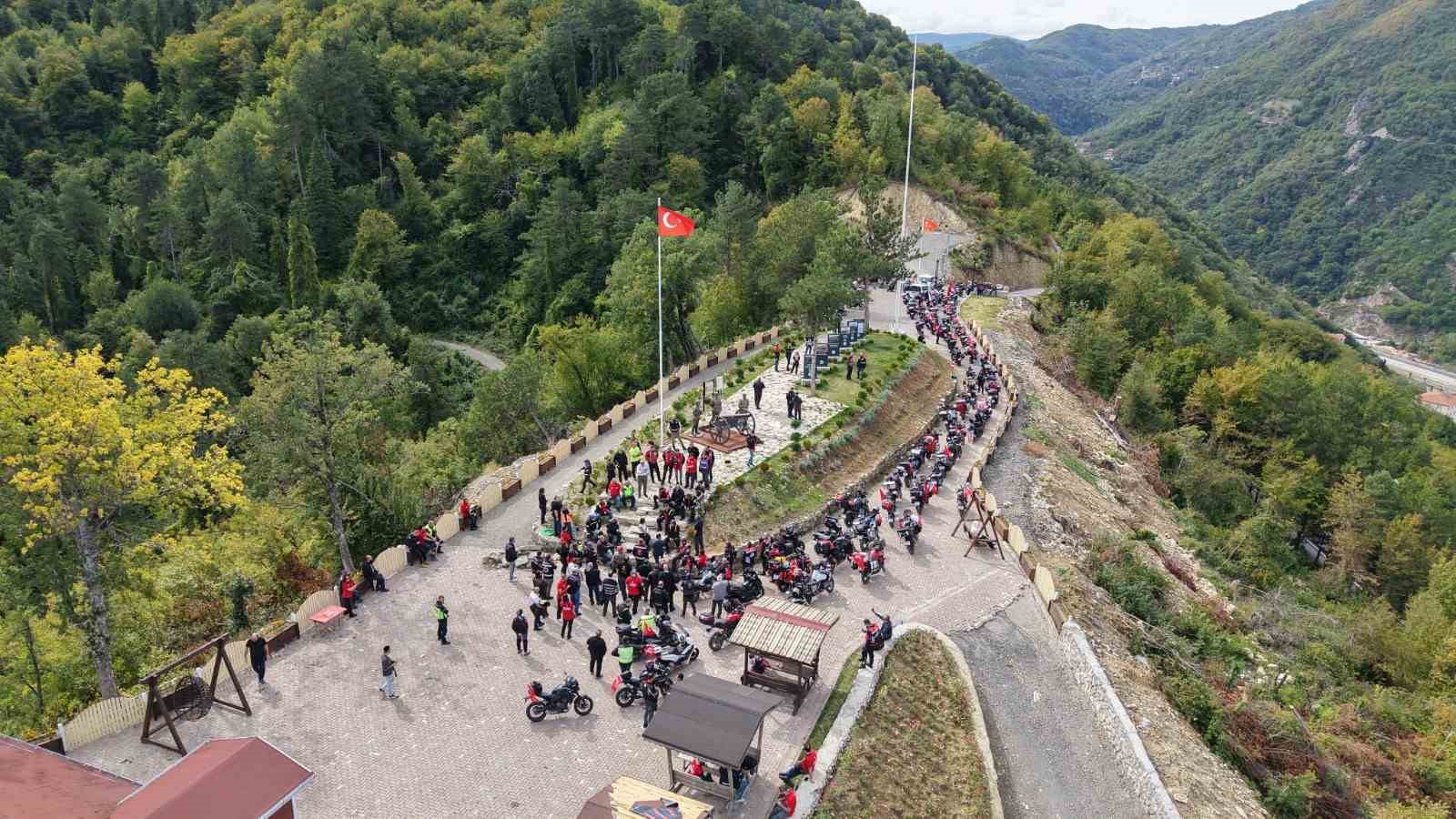 MOTOSİKLET TUTKUNLARINDAN "İSTİKLAL" SÜRÜŞÜ