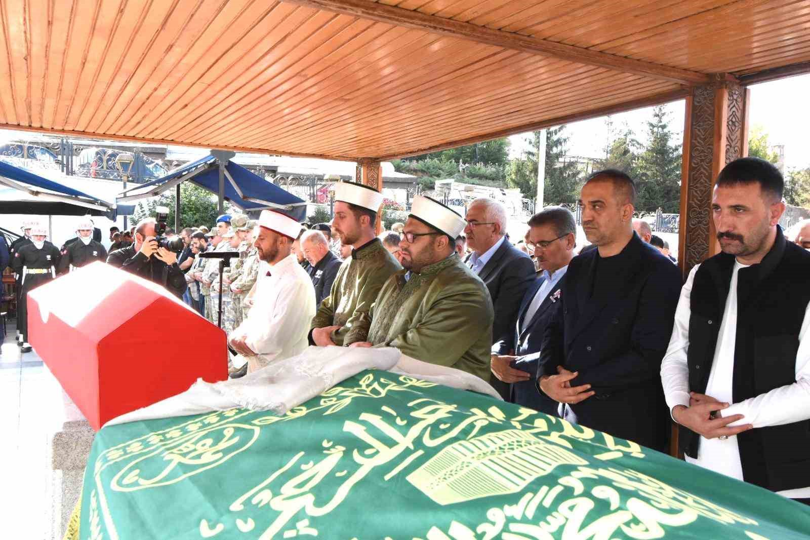 ERZURUM’DA ÇİFTE ACI: GENÇ AKADEMİSYEN VE KAHRAMAN GAZİ SON YOLCULUĞUNA UĞURLANDI