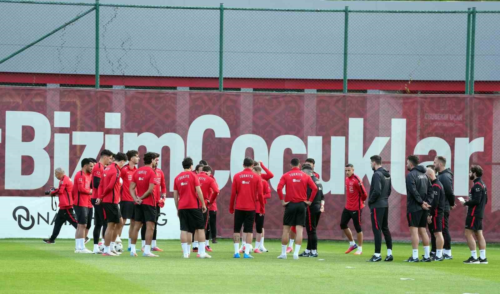 A MİLLİ TAKIM’DA İTALYA MAÇI HAZIRLIKLARI BAŞLADI