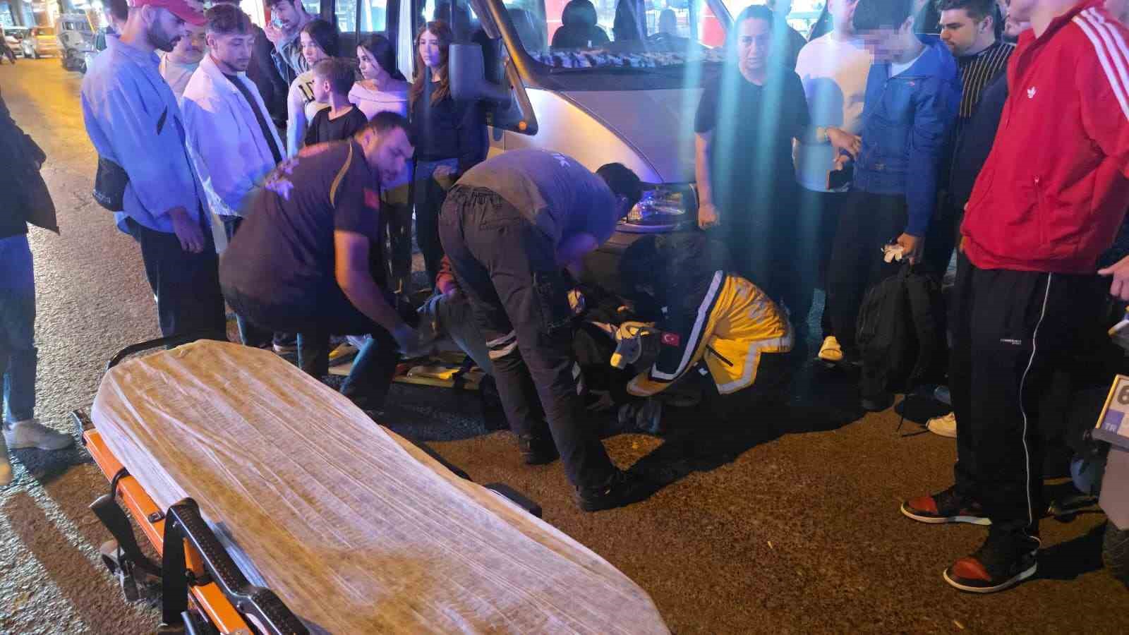 ANNE VE OĞLUNA MOTOSİKLET ÇARPTI: 1 YARALI