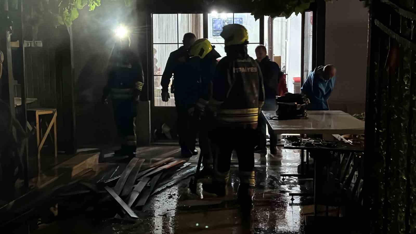 BOLU’DA İKİZ VİLLANIN BAHÇESİNDE ÇIKAN YANGIN KORKUTTU