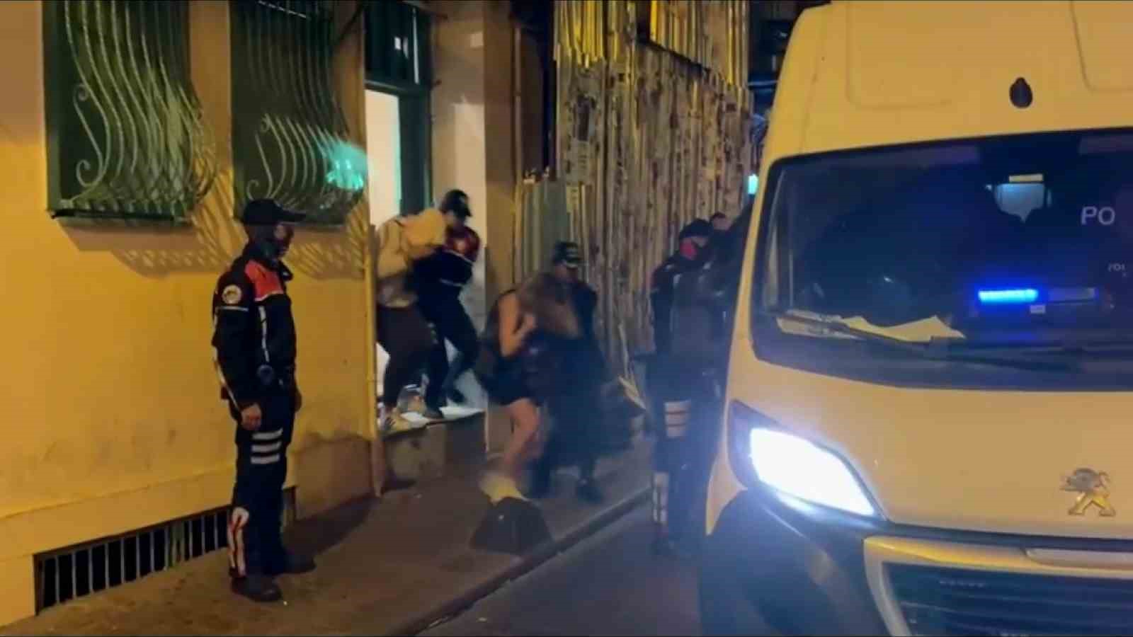 BEYOĞLU’NDA FUHUŞ PAZARLIĞI HAVADAN TESPİT EDİLDİ: 27 GÖZALTI