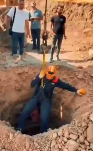 ÇUKURDA MAHSUR KALAN KÖPEK, AFAD TARAFINDAN KURTARILDI