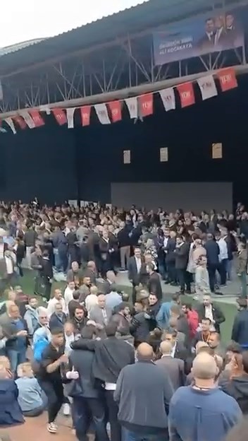 YENİ PARTİ ESENYURT İLÇE KONGRESİNDE GERGİNLİK: SEÇİM İPTAL EDİLDİ