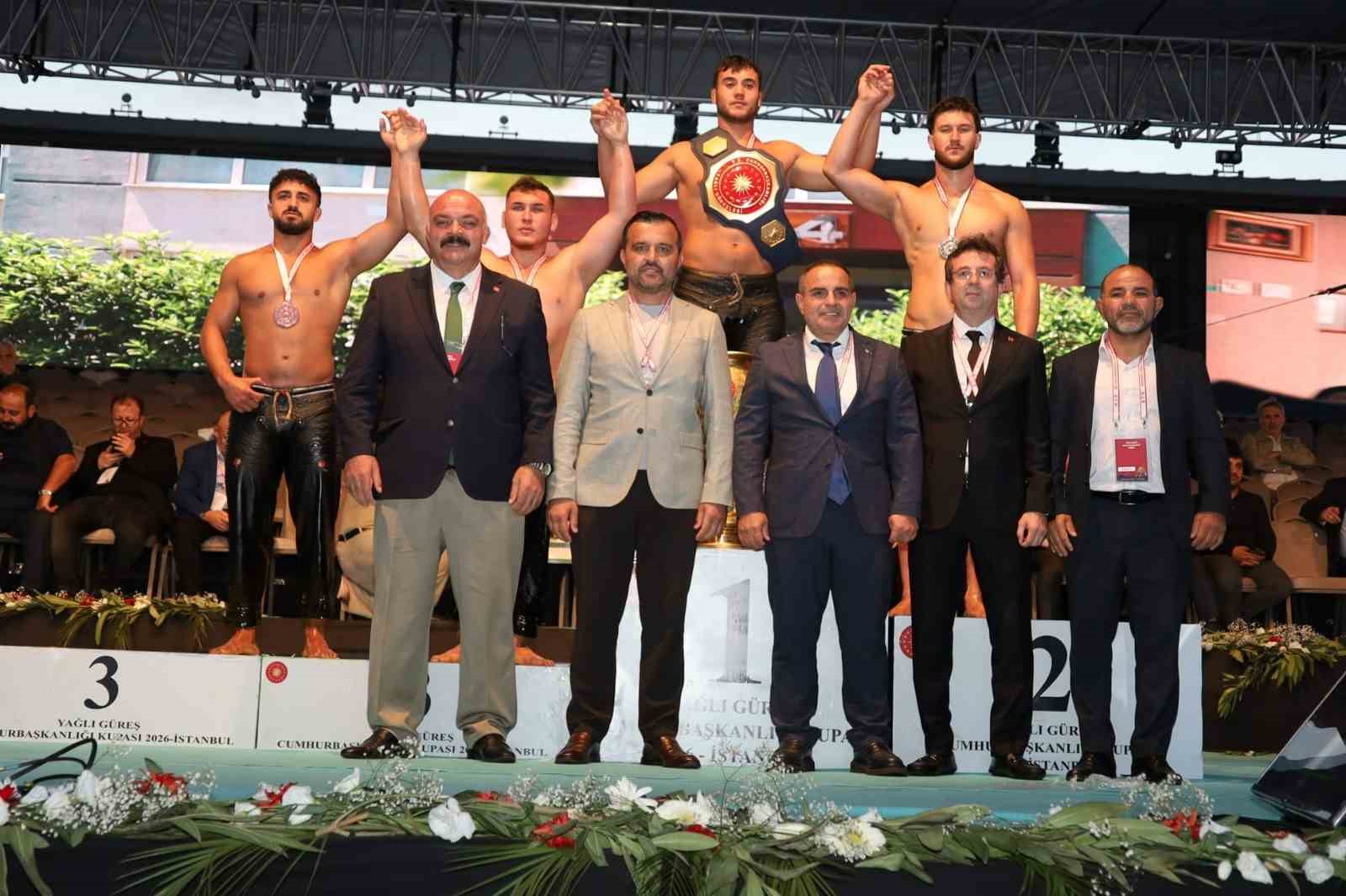 BÜYÜKŞEHİR GÜREŞÇİSİNDEN CUMHURBAŞKANLIĞI KUPASI’NDA ÜÇÜNCÜLÜK BAŞARISI